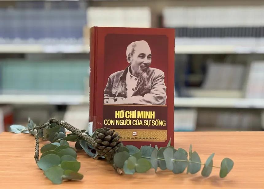 Hồ Chí Minh con người của sự sống / Mạch Quang Thắng.