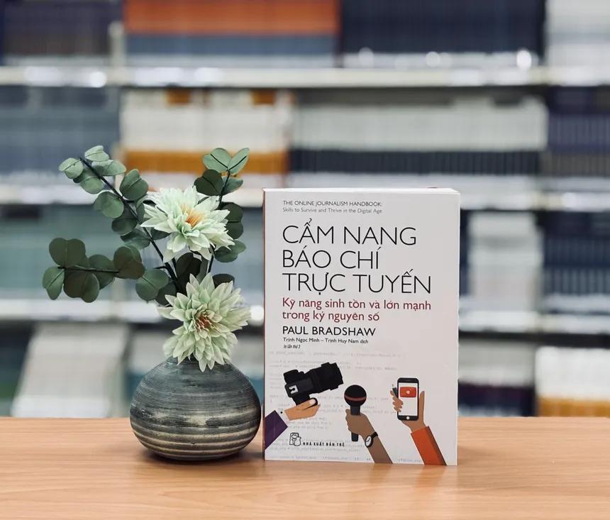 Cẩm nang báo chí trực tuyến : kỹ năng sinh tồn và lớn mạnh trong kỷ nguyên số / Paul Bradshaw ; Trịnh Ngọc Minh, Trịnh Huy Nam dịch