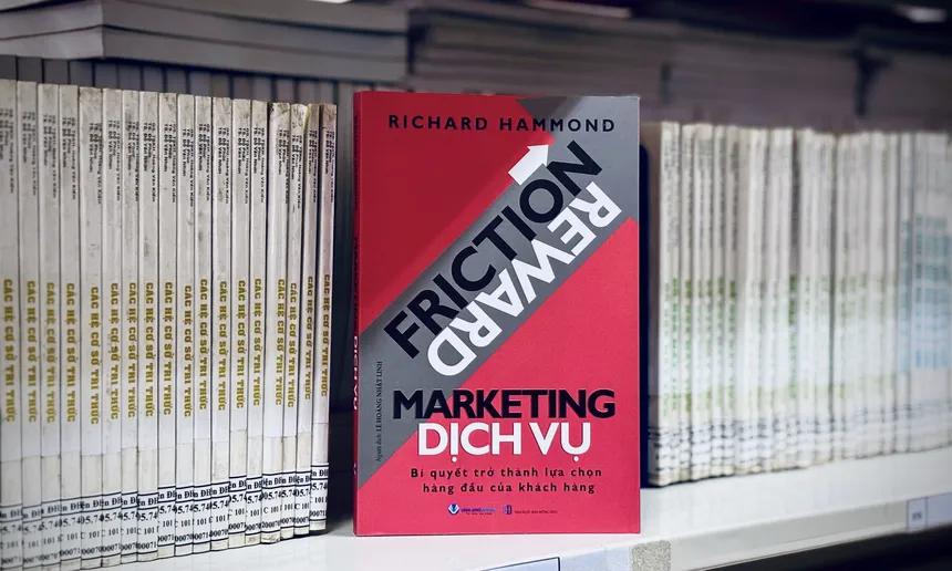 Marketing dịch vụ : Bí quyết trở thành lựa chọn hàng đầu của khách hàng / Richard Hammond; Lê Hoàng Nhật Linh dịch
