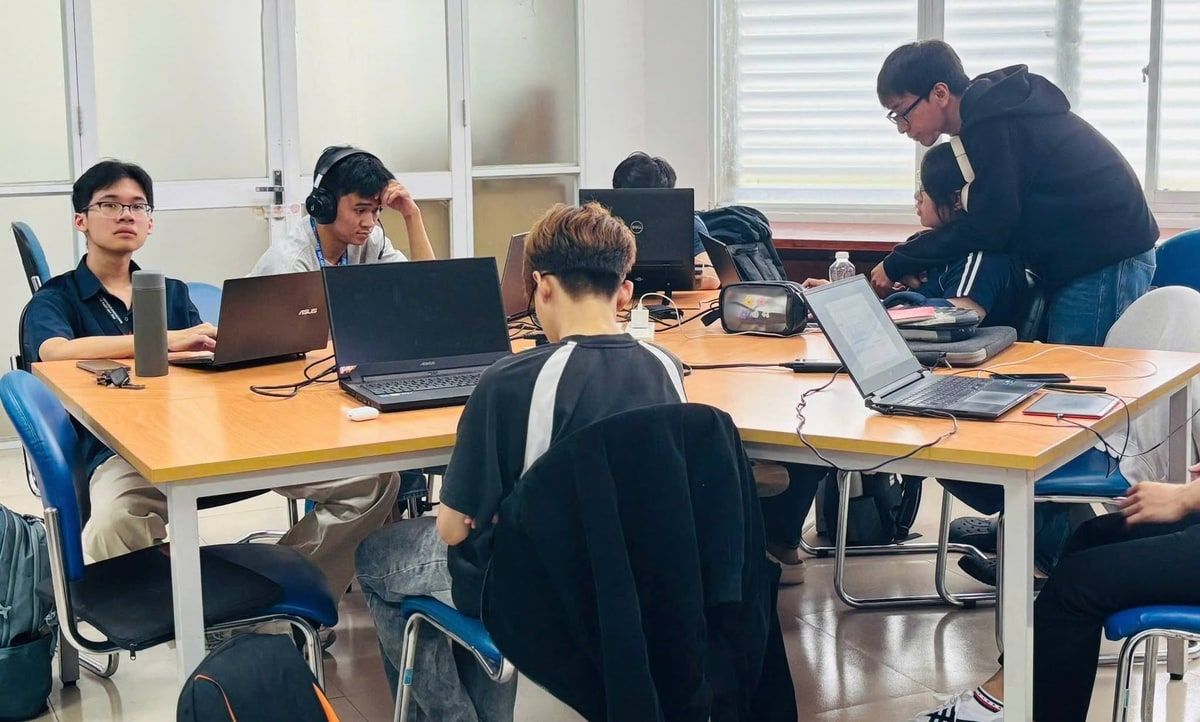 Có thể là hình ảnh về học tập, bàn và văn bản