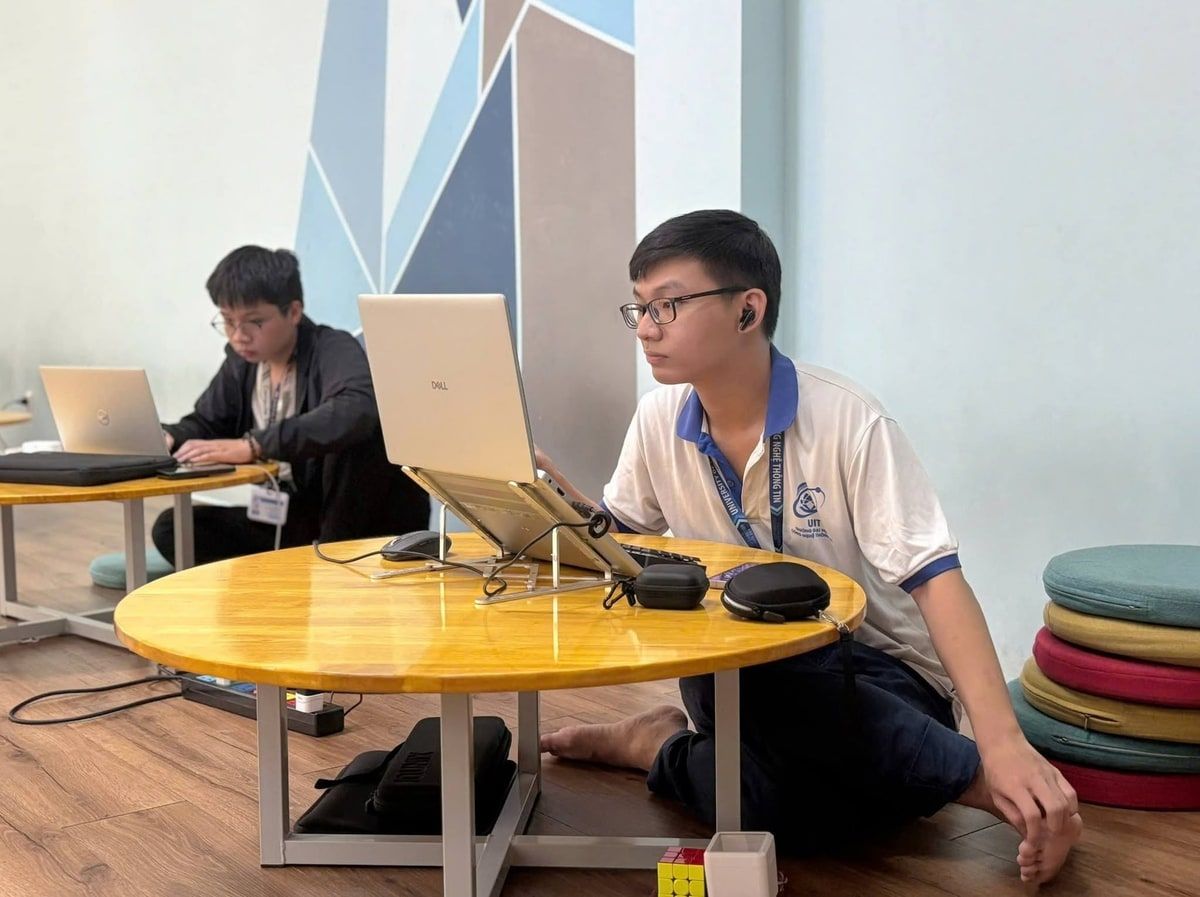 Có thể là hình ảnh về học tập, bàn và văn bản
